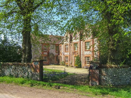 Hempstead Hall Farmhouse B&B in Hempstead, Norfolk
